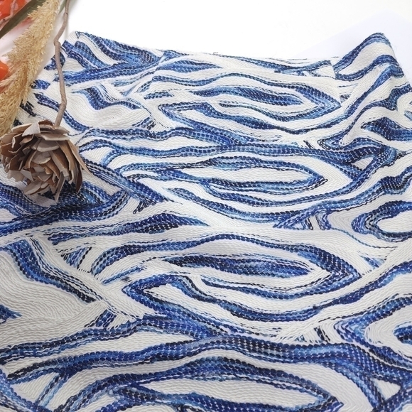 WORTH Blue White Patterned Embroidered Skirt Sz 8 - Picture 6 of 12